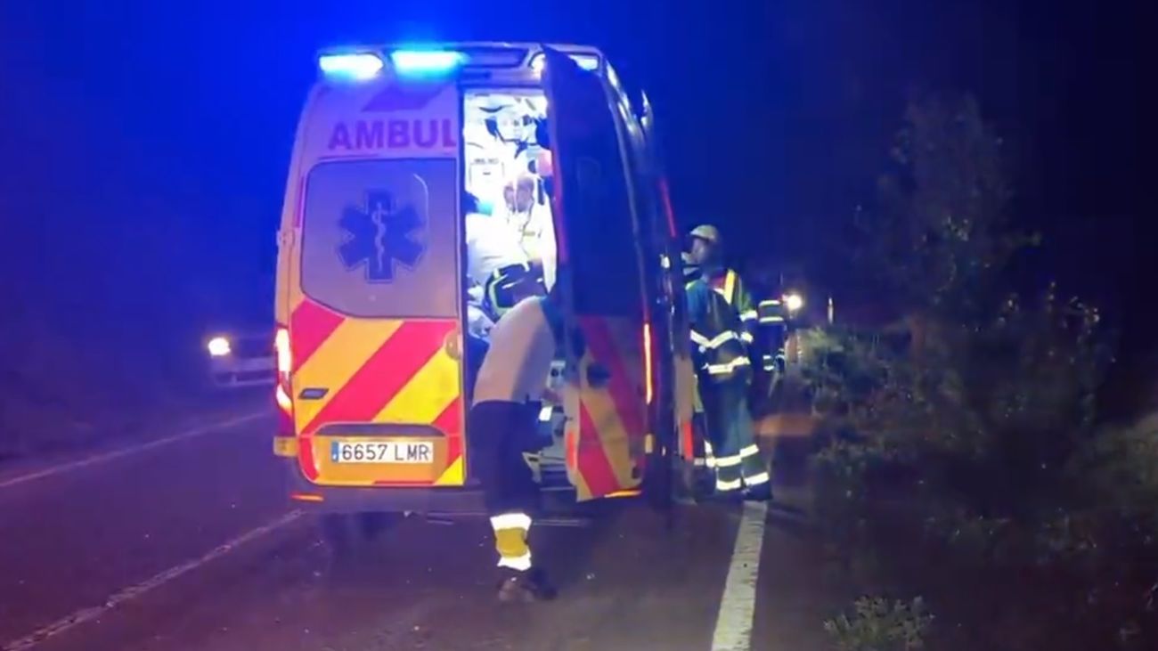Herido muy grave tras chocar su furgoneta contra un árbol en Carabaña