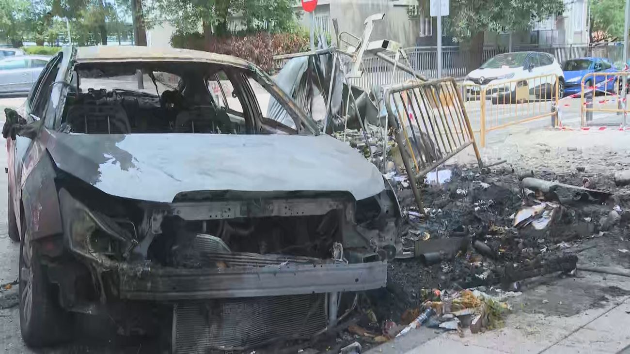 Quema de contendores en el barrio de San Cristóbal de los Ángeles