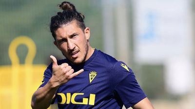 Pacha Espino, prioridad del Rayo para reforzar su lateral izquierdo