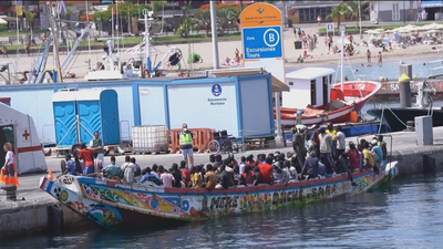 86 rescatados del mar se dirigen a Gran Canaria mientras sigue la búsqueda del cayuco con 200 ocupantes