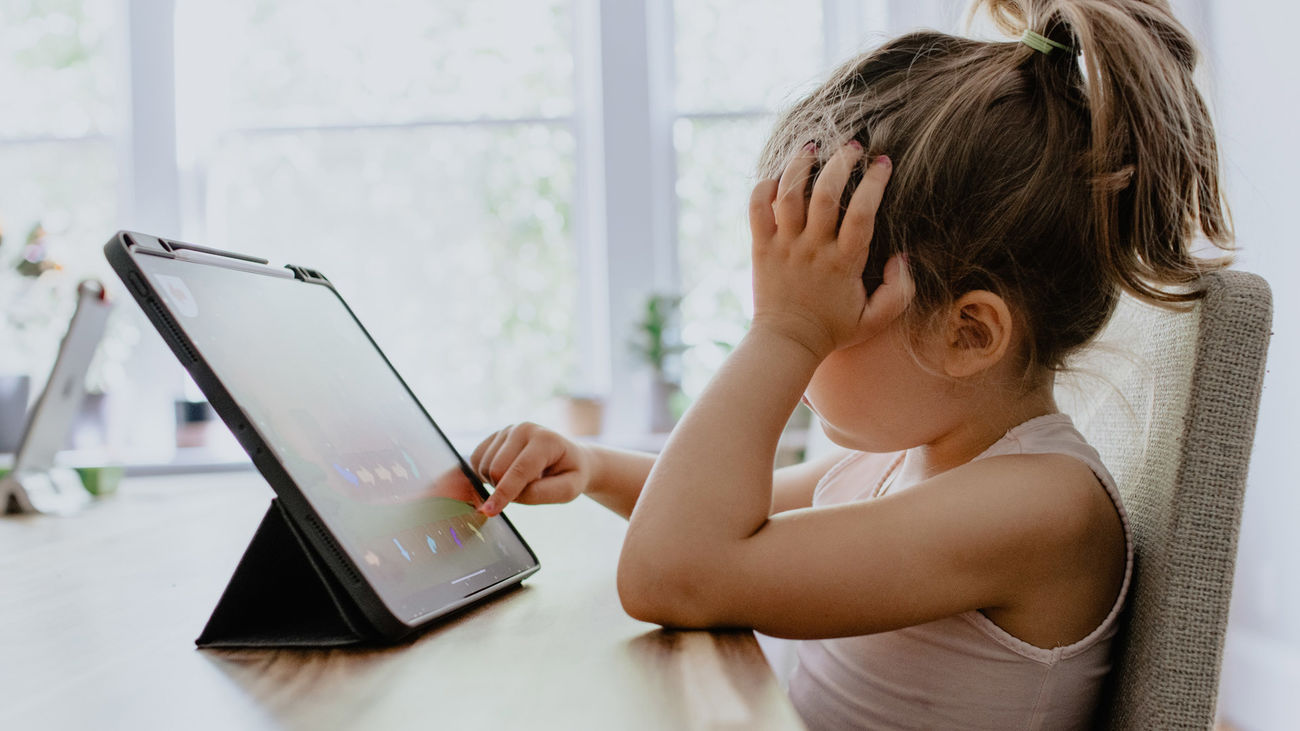 El abuso de las pantallas dispara los problemas de lenguaje en menores de tres años