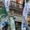 Los funcionarios de Justicia retoman la huelga con una concentración frente a Moncloa