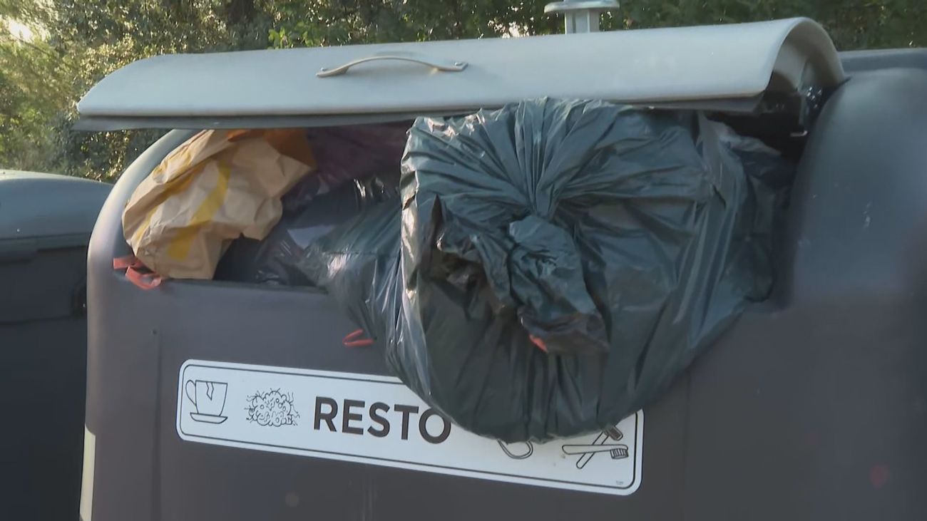 Sin recogida de basuras por incompatibilidad entre camiones y contenedores en Valdemorillo