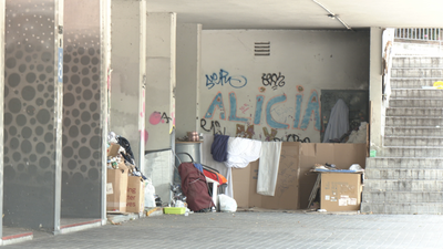 Atemorizados por un toxicómano problemático en la Avenida de la Albufera