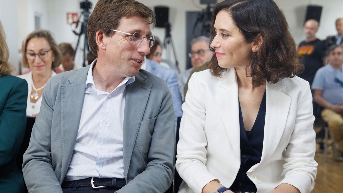 Almeida y los políticos trasladan su apoyo a Ayuso