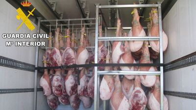 Interceptados dos camiones por transportar más de 4.300 kg de carne sin refrigeración