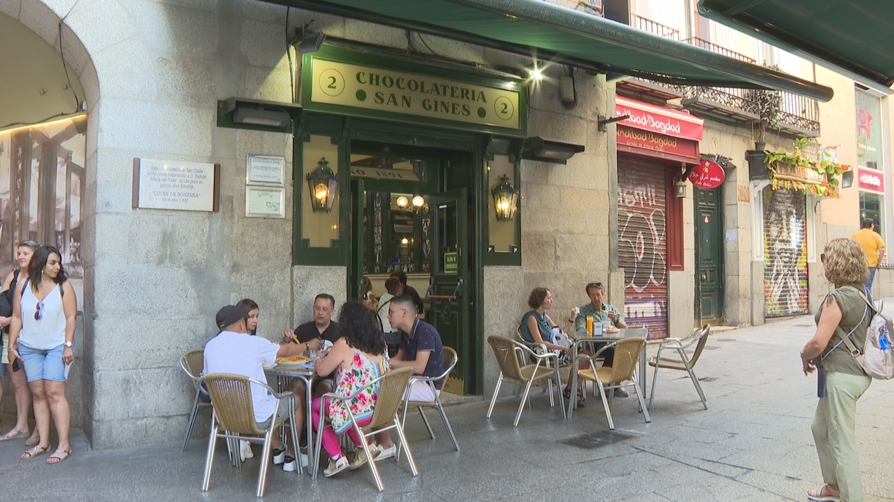 El chocolate con churros mantiene su popularidad en verano