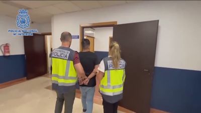 El hombre que quería huir con un bebé en el barrio de Carabanchel, gritaba “quiero a mi hijo” durante su arresto