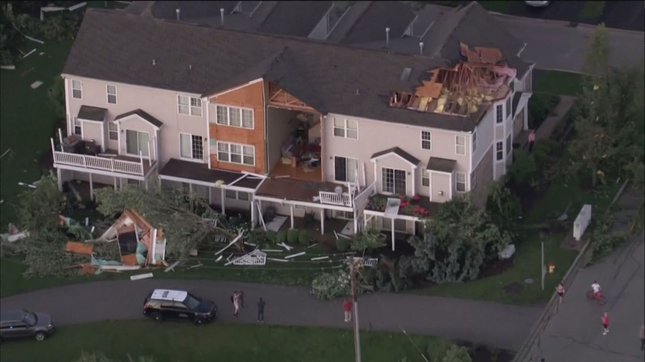 Varios tornados azotan Chicago y obligan a suspender 170 vuelos