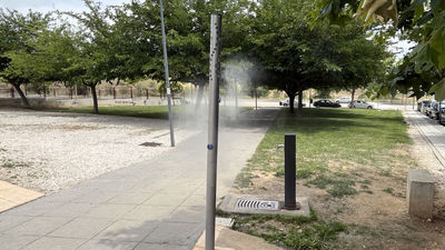 Agua nebulizada en los parques de Paracuellos para combatir el calor