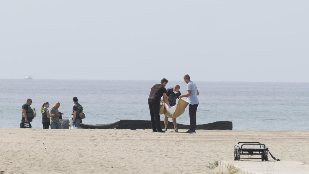 La Guardia Civil investiga el hallazgo del cadáver de un bebé en la playa Costa Daurada de Roda de Berà (Tarragona)