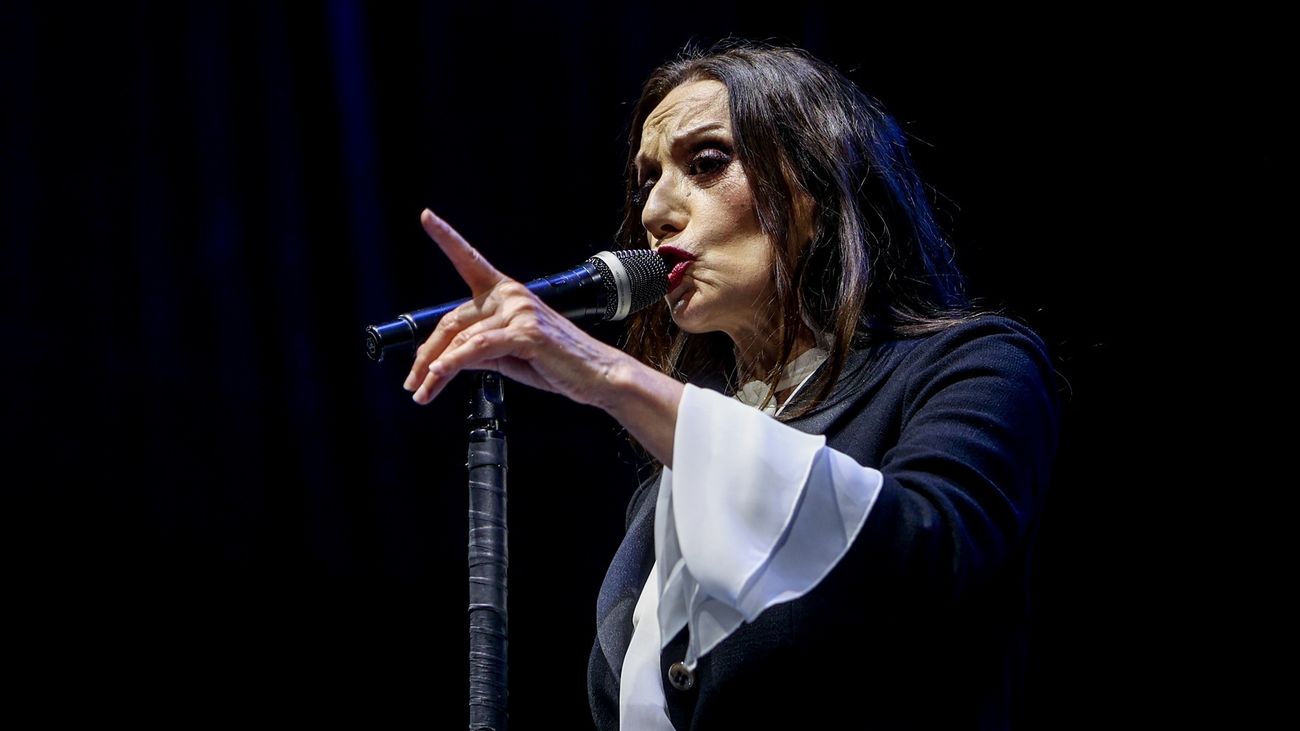 La cantante Luz Casal durante una actuación en las Noches del Botánico, en el Real Jardín Botánico Alfonso XIII, a 23 de junio de 2023, en Madrid (España)