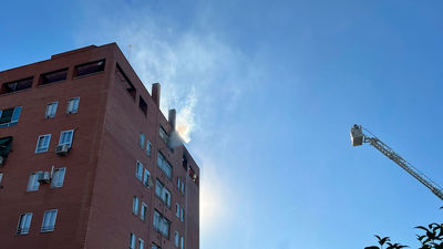 Grave un hombre de 57 años al incendiarse su vivienda en Puente de Vallecas