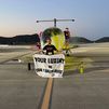 Detenidos tres activistas tras pintar un jet en el aeropuerto de Ibiza