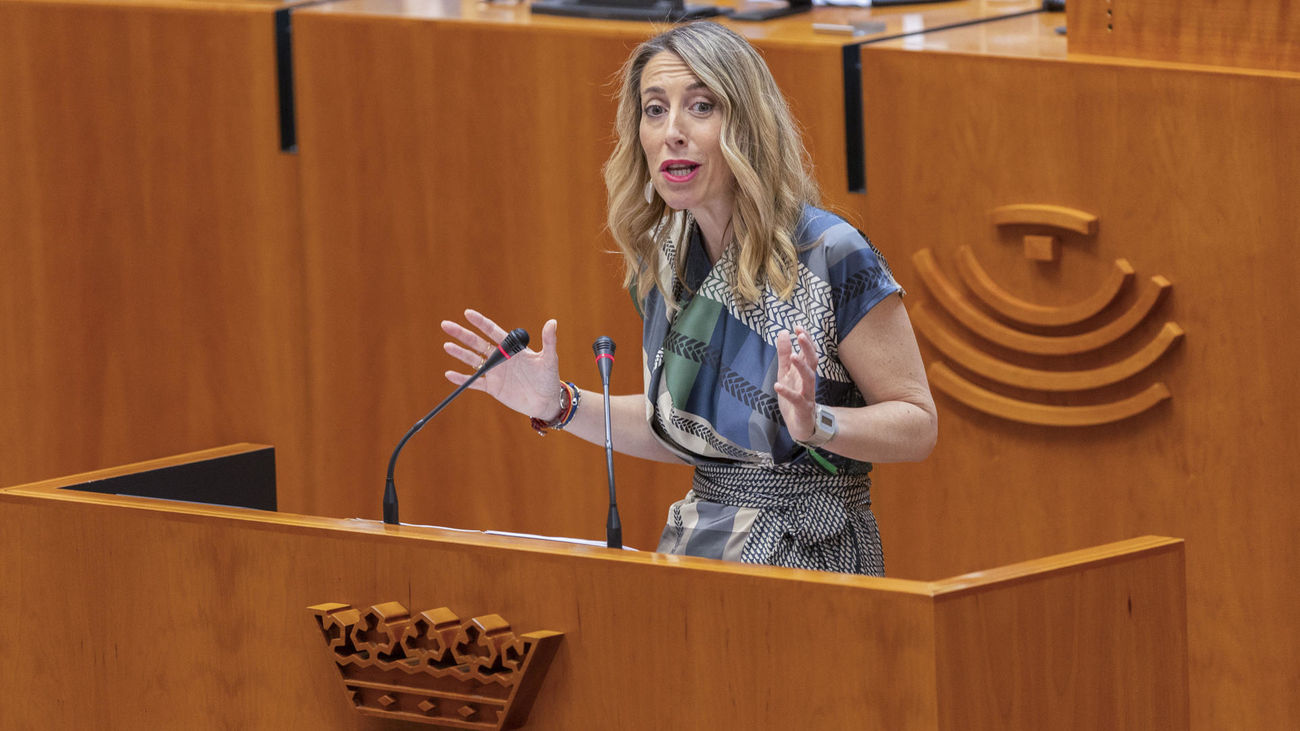 La candidata del PP a la presidencia de la Junta de Extremadura, María Guardiola interviene en la segunda sesión del debate de su investidura,