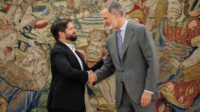 Felipe VI recibe al presidente de Chile, Gabriel Boric, que se encuentra de visita de trabajo en España