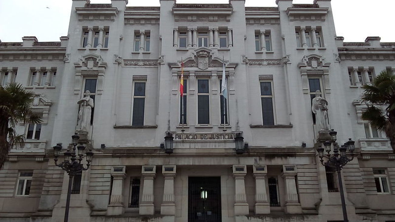 Anulan un despido a una mujer que visitaba centros comerciales en jornada laboral