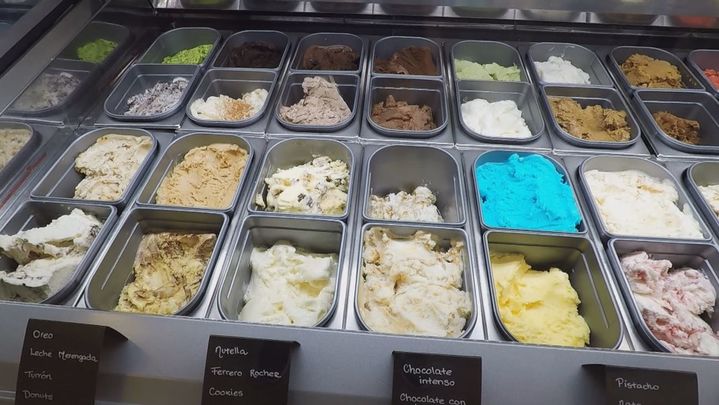 Vitrina heladería "Mamá Elba" / Telemadrid