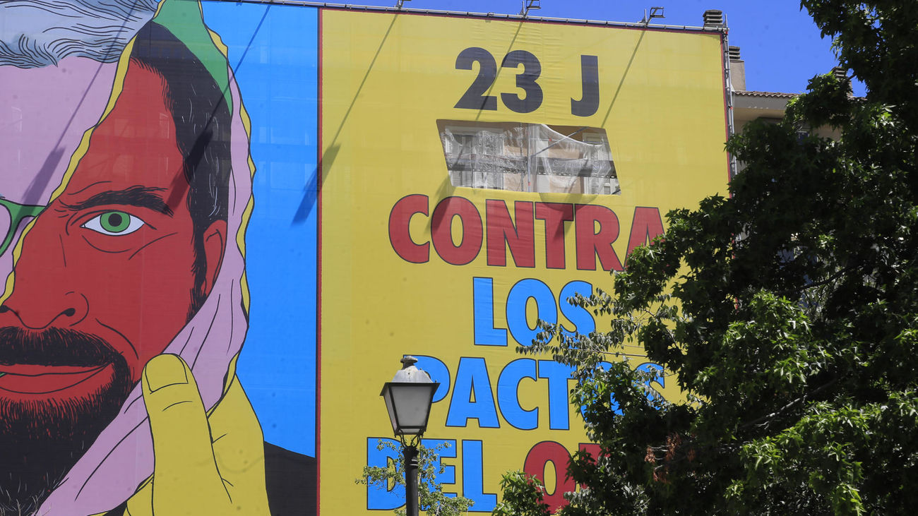La Junta Electoral ordena retirar parte de una lona en Madrid contra los "pactos del odio"