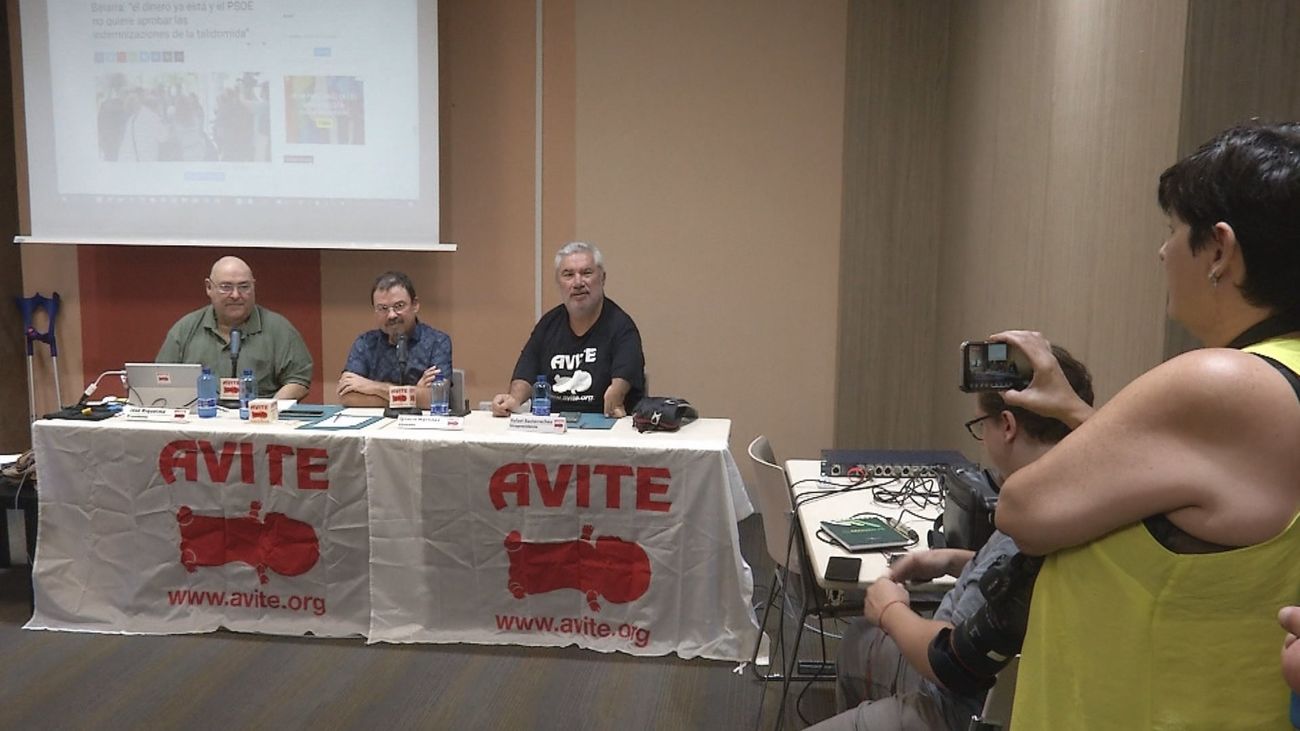 Afectados por talidomida denuncian el “engaño del Gobierno” al pedirles un certificado que no se puede emitir