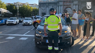 Heridos tres jóvenes por un atropello múltiple en la Puerta de Alcalá