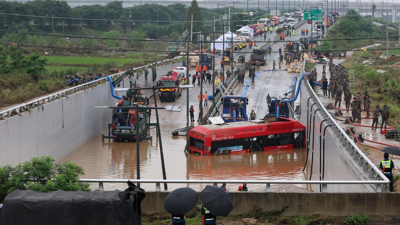 Aumentan a 37 las víctimas mortales por las intensas lluvias en Corea del Sur