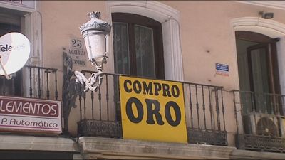 Las bandas utilizan las empresas de compraventa de oro para blanquear sus robos