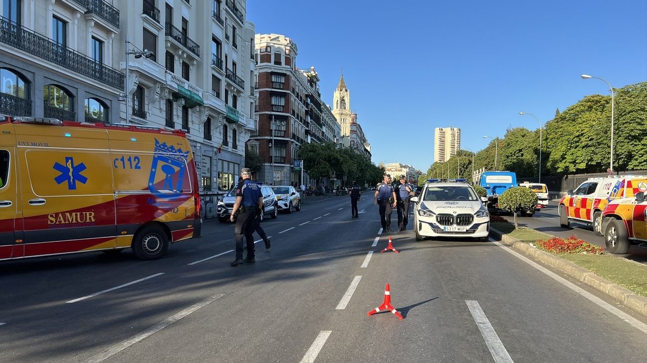 Perdió el control en la Puerta de Alcalá cuando se dirigía a la calle O'Donnell, invadiendo la acera y arrollando a tres  personas
