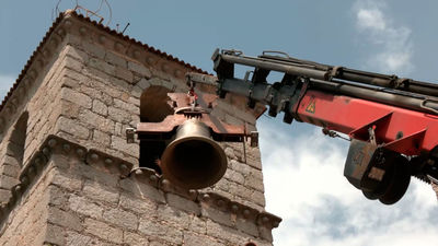 La campana de San Miguel Arcángel vuelve a sonar en Moralzarzal