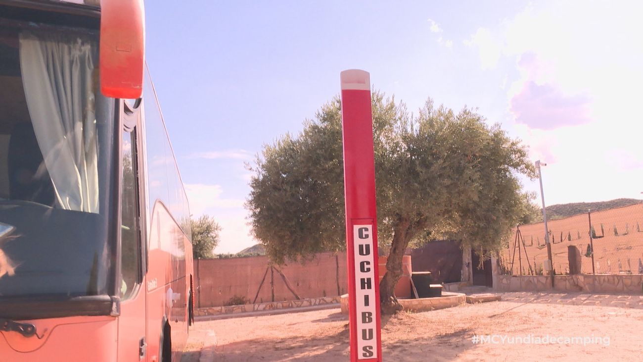 Un “cuchibus” y un barco, el alojamiento más peculiar de Chinchón