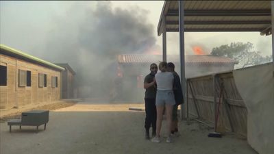 Miles de personas evacuadas por tres grandes incendios en Grecia