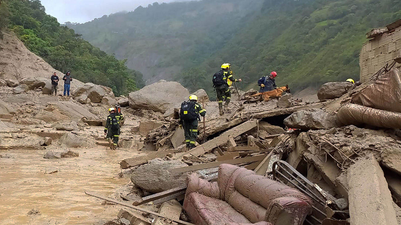 Al menos 14 muertos por una avalancha de agua en el centro de Colombia