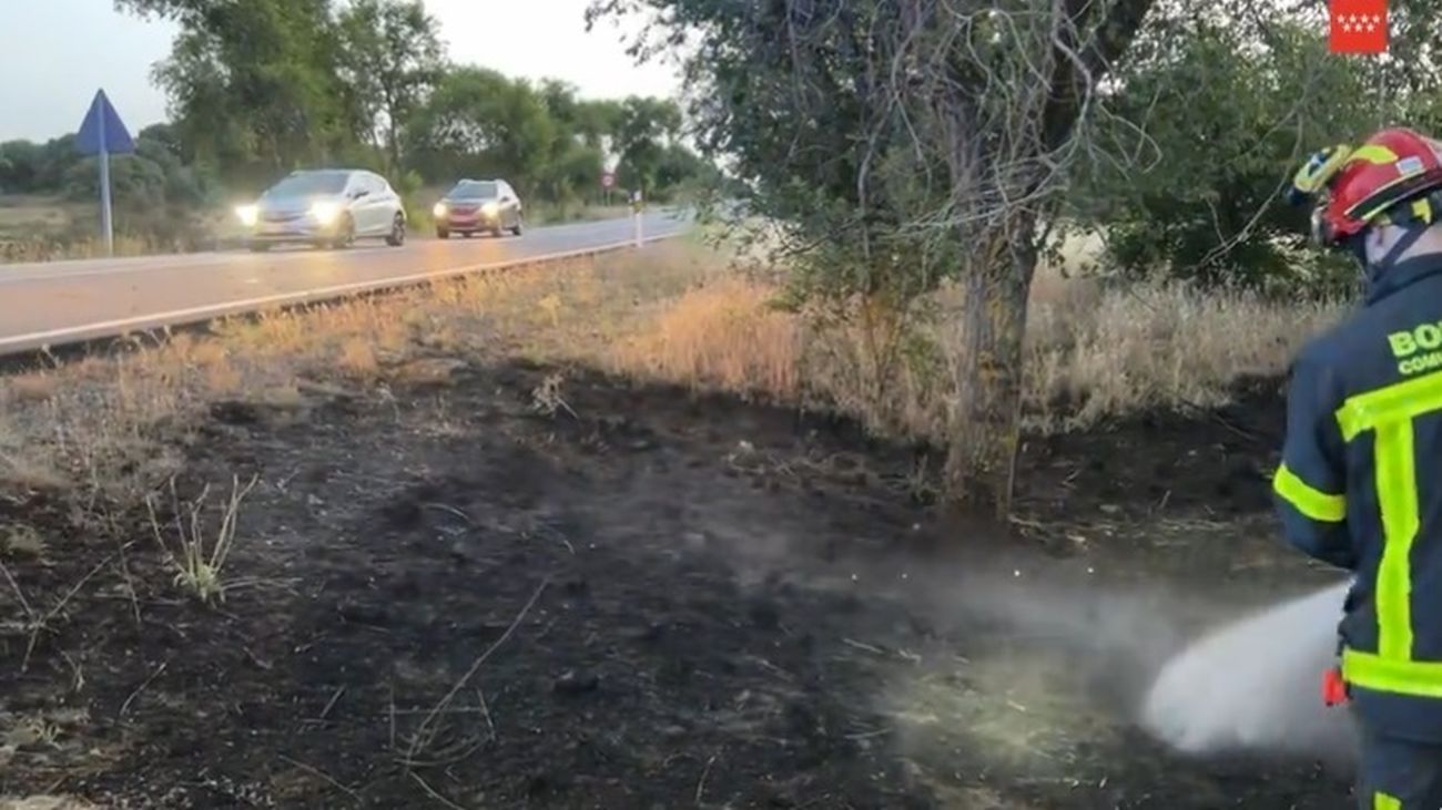 Muere un conductor calcinado tras chocar contra un árbol en la M-625