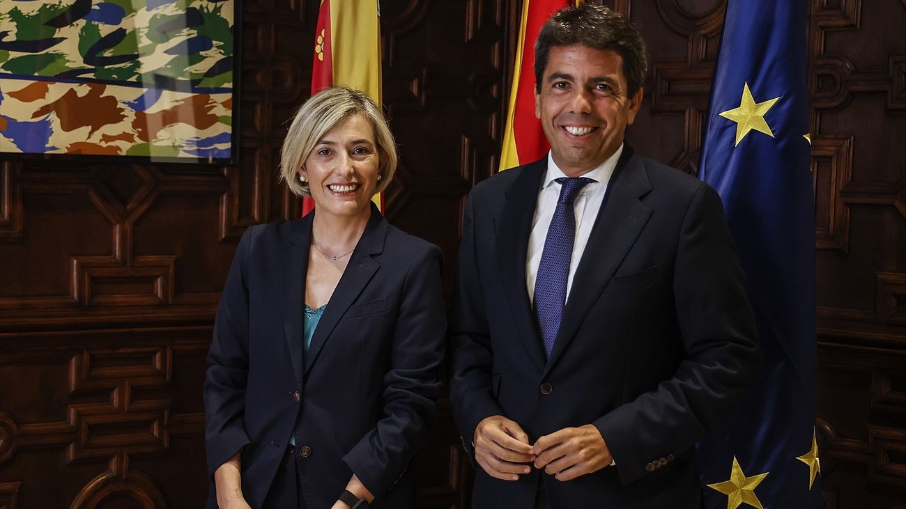 La nueva consellera de Justicia e Interior, Elisa Núñez y el presidente de la Generalitat valenciana, Carlos Mazón