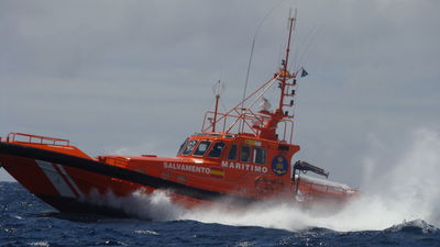 Rescatan un cayuco con 70 migrantes a 50 kilómetros de Las Palmas de Gran Canaria