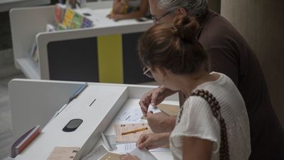 La Junta Electoral Central amplía el plazo del voto por correo hasta las 14:00 horas del viernes