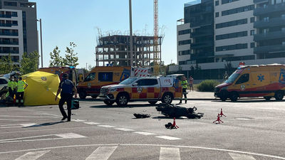 Muere un motorista tras impactar contra un camión de basura en El Cañaveral
