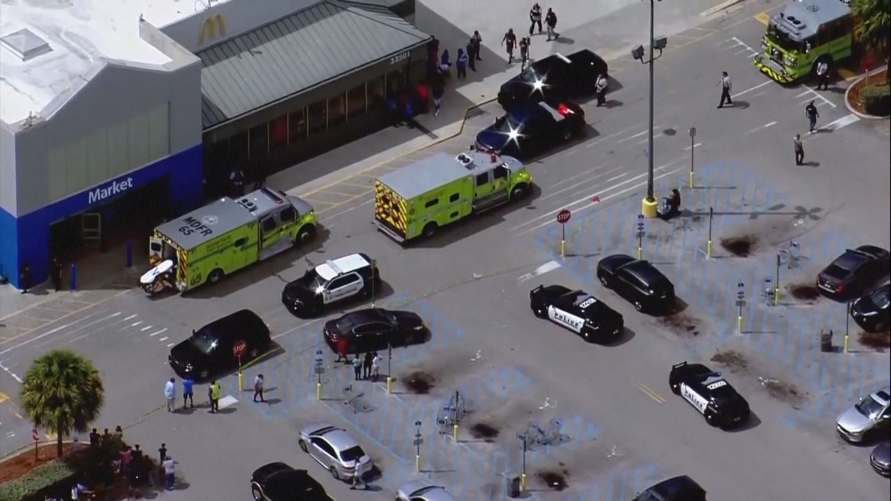 Dramática escena en un supermercado de Florida tras un tiroteo