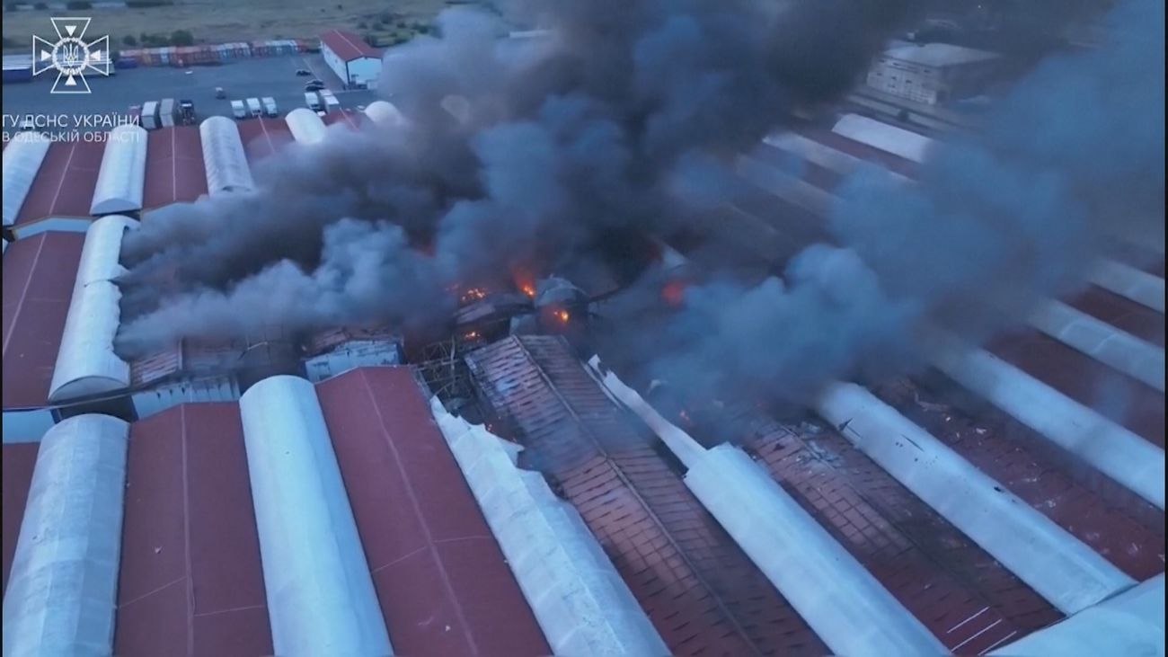 Rusia bombardea de nuevo puertos Odesa y almacenes de grano