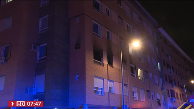 Diez intoxicados leves en un incendio en una vivienda en Parla