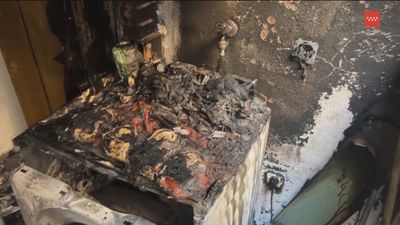 Tres intoxicados leves en el incendio de una vivienda en Coslada
