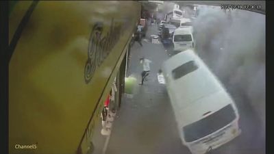 VÍDEO: Una tremenda explosión arrasa una calle de Sudáfrica