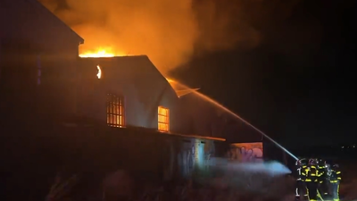 Controlado el incendio en una nave que se dedica a la fabricación de detergentes en Humanes