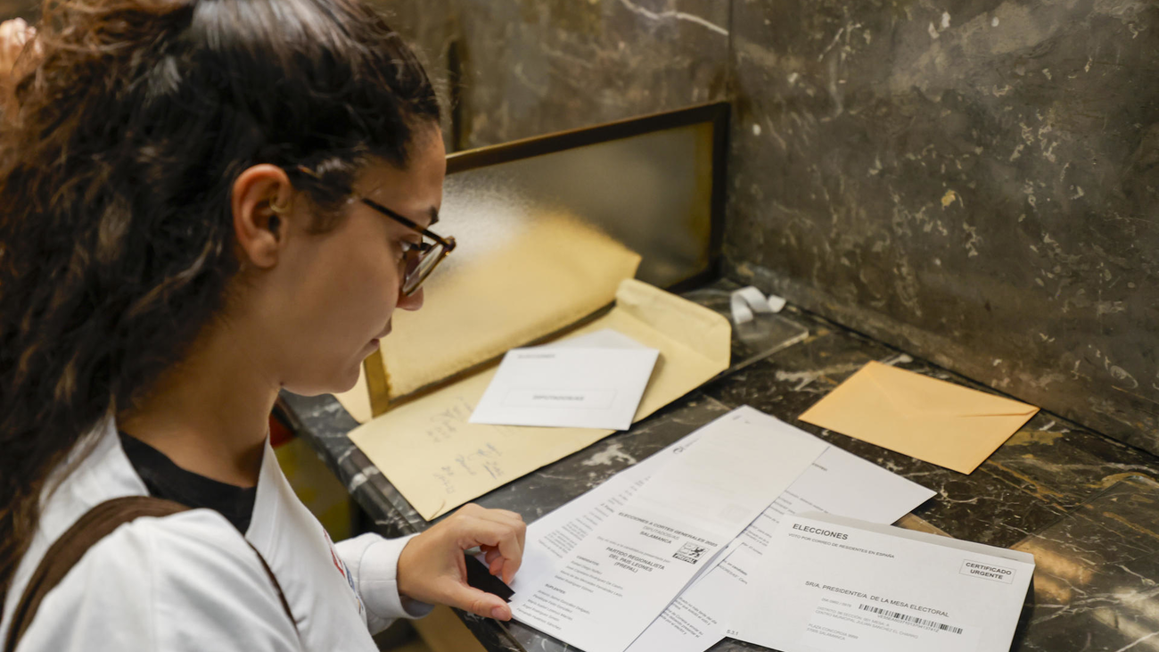 Casi 600.000 madrileños emitieron su voto por correo, el 24% del total