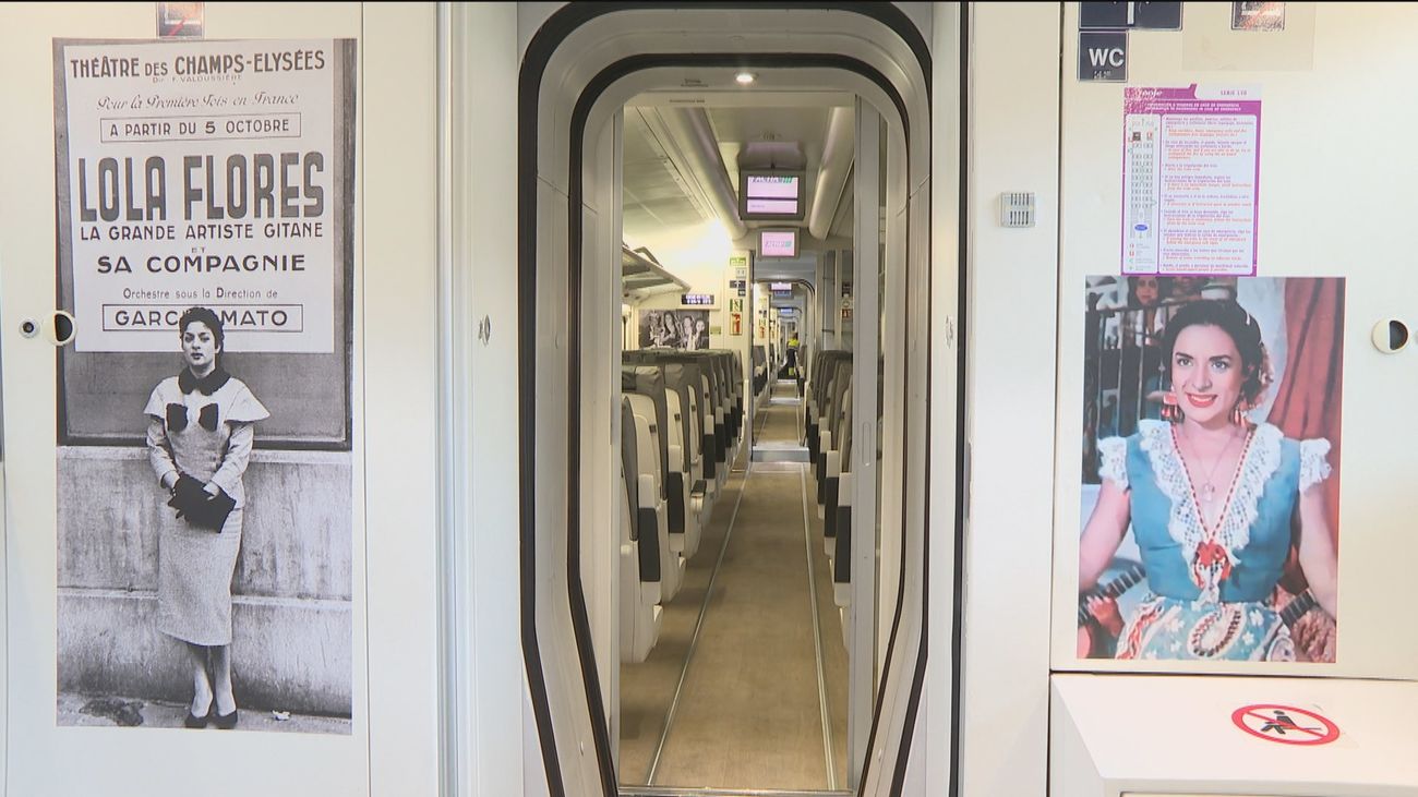 Vagones decorados con fotos de Lola Flores