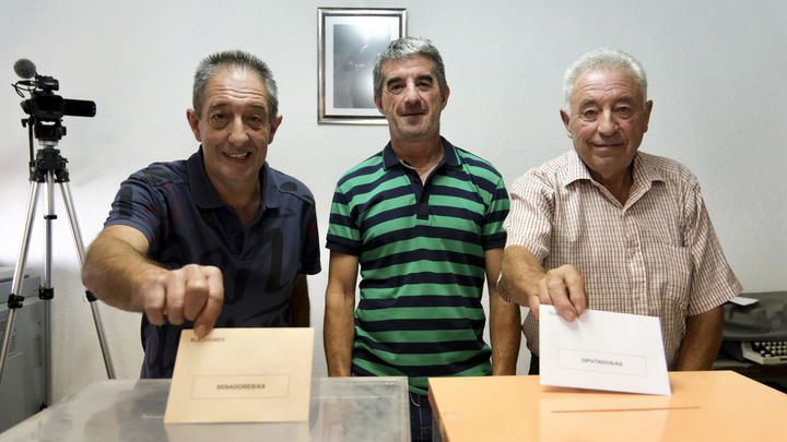 Villarroya (La Rioja) vota en 26 segundos , 3 menos que su récord del 28 de mayo / EFE