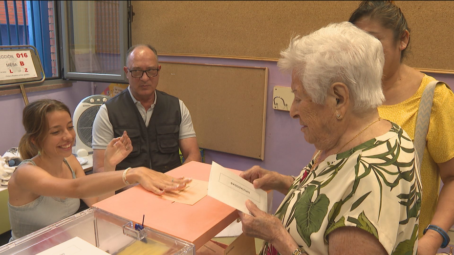 Josefa, con 99 años y no se pierde una votación