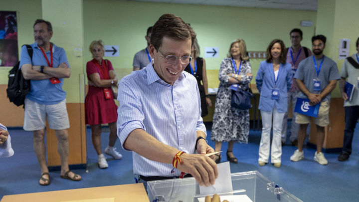 José Luis Martínez-Almeida vota el 23J en la elecciones generales / EUROPA PRESS