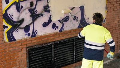 La Policía Local de Sanse identifica a un grafitero al que atribuye más de un centenar de pintadas