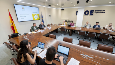 IEE prevé un alza del PIB del 2,2% pero con riesgo de desaceleración con el escenario político